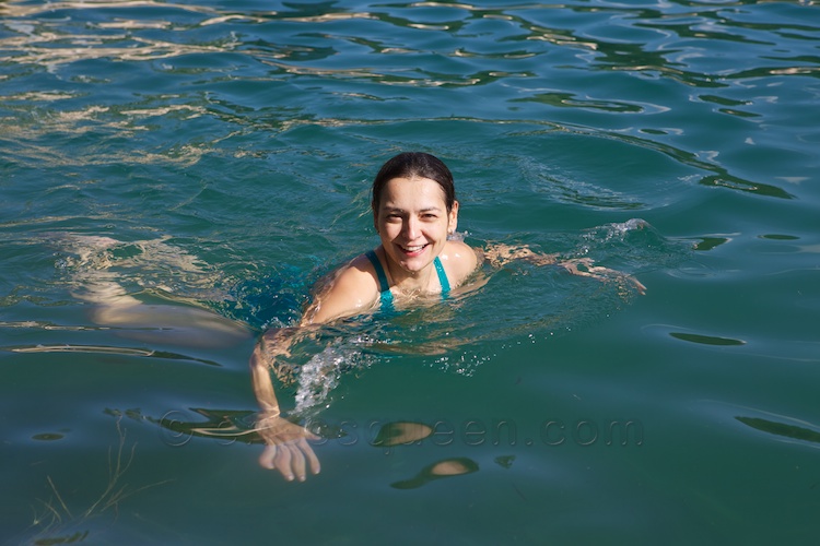 Chess Queen Alexandra Kosteniuk swimming in Lake Cauma